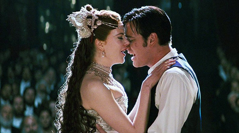 Nicole Kidman e Ewan McGregor in una scena del film  Moulin Rouge del 2001