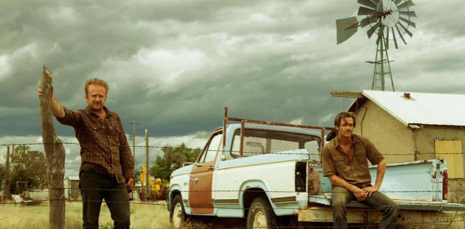 Wind River di Taylor Sheridan si rivela una dolente ballata su Cowboy e indiani delle nuove frontiere, tra western moderno e crepuscolare.