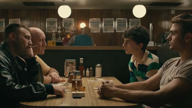 Hot Summer Nights di Elijah Bynum si rivela una bizzarra e riuscita operazione nostalgia capace di dialogare con malinconia con lo spettatore