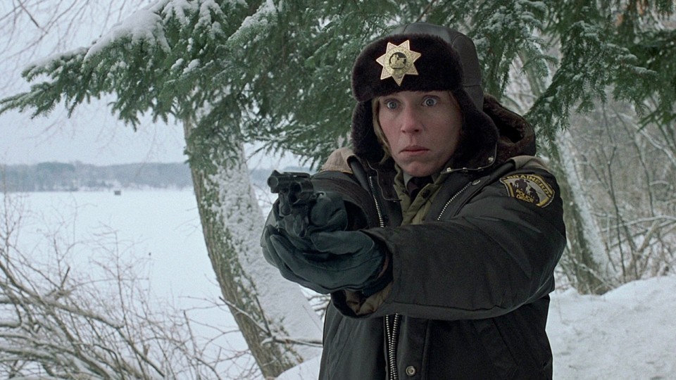 Wind River di Taylor Sheridan si rivela una dolente ballata su Cowboy e indiani delle nuove frontiere, tra western moderno e crepuscolare.