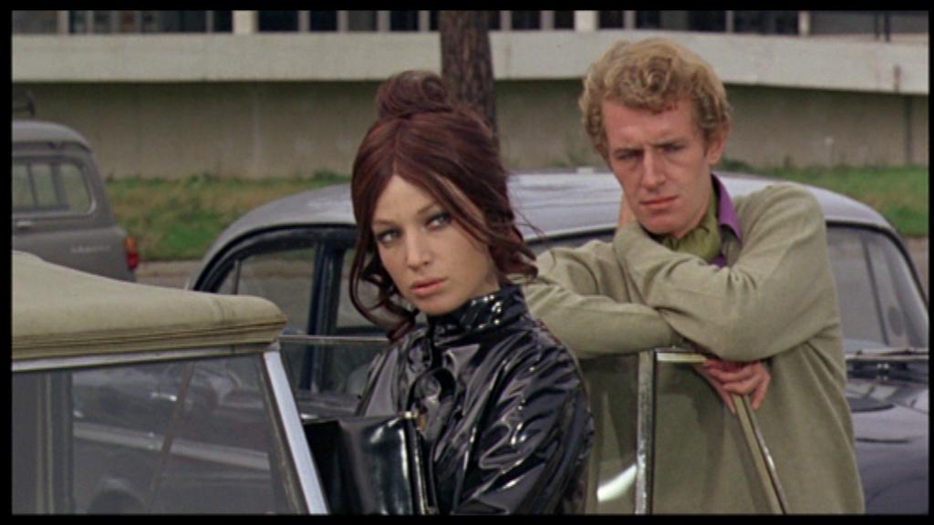 La ragazza con la pistola