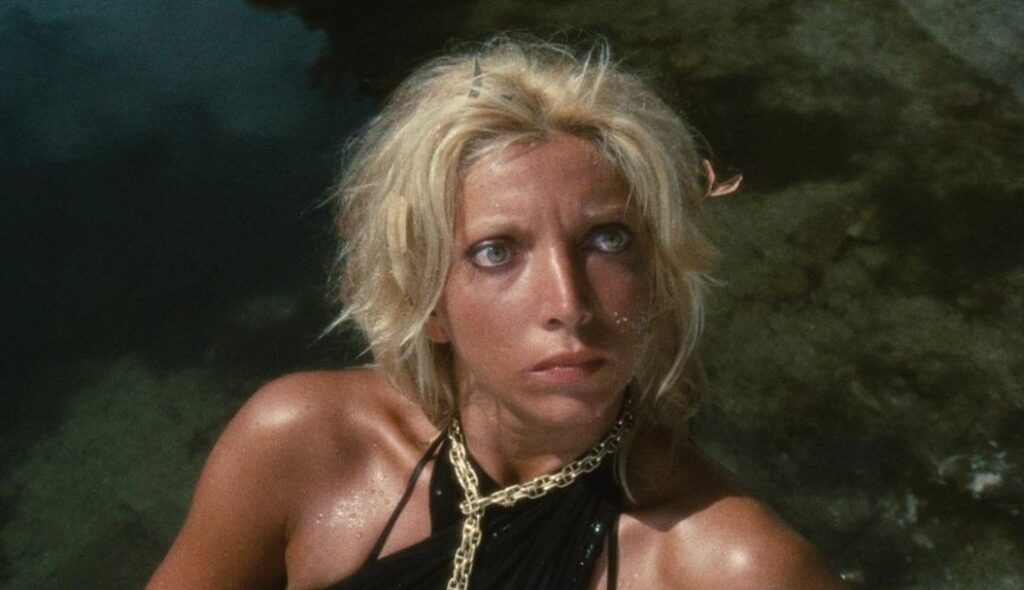 Travolti da un insolito destino nell'azzurro mare d'agosto